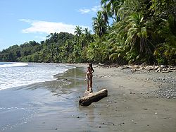 Children playing at Playa Cocalito